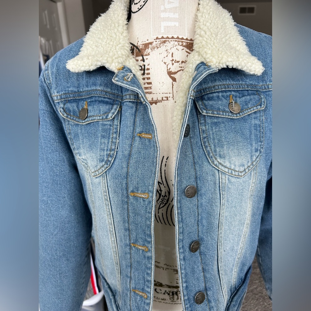 Sherpa Lined and Insulated Between Us Denim Jean Jacket size Medium - Picture 2 of 13
